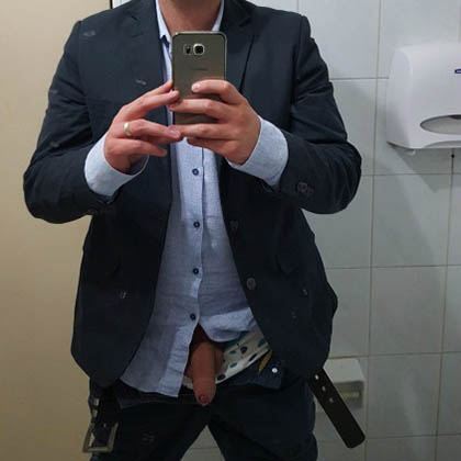 Stephen söker en knullkontakt i närheten av Karlstad en kvinna/tjej