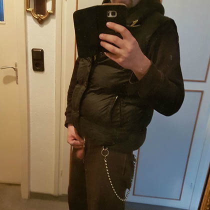 Teddy söker en kvinna 20-43 år för sköna stunder, gillar slick och långa förspel