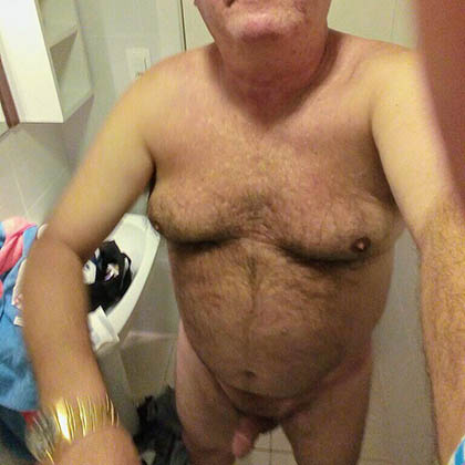 Valter söker undergivna damer att skämma bort