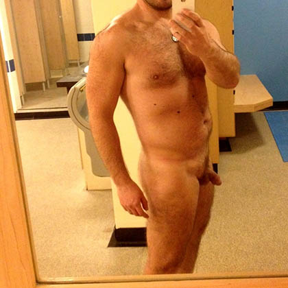 Aron söker en tjej för sköna stunder