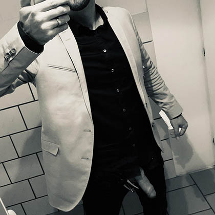 Jonnie vill testa det mesta i sängramen och lite utanför