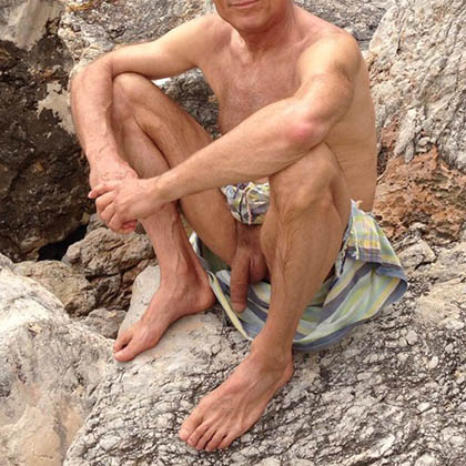 Leander söker tjej för skönt sex med sug, slick och knull