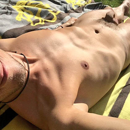 Ronni söker kvinna för sköna sexstunder